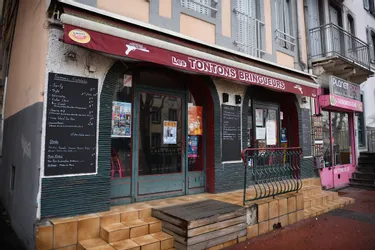 Un étudiant blessé à l'arme blanche devant un bar de Clermont-Ferrand