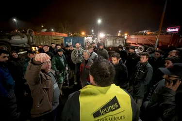 Les agriculteurs en colère à Montluçon : la mobilisation continue ce vendredi