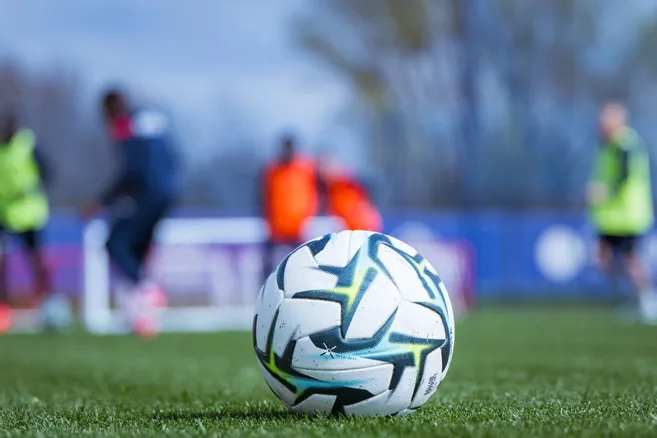 Il accusait les vaccins anti-Covid d'avoir gâché sa carrière: un footballeur débouté par la justice @lyonne_fr