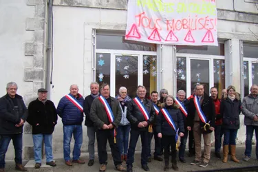 Les élus en lutte pour sauver une classe à l’école d’Allanche (Cantal)