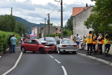 Un accident sans gravité implique six personnes rue Jean-Zay à Thiers (Puy-de-Dôme)