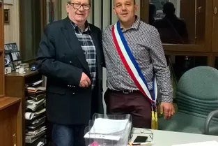 Franck Serre prend le fauteuil de maire d'Aydat (Puy-de-Dôme)