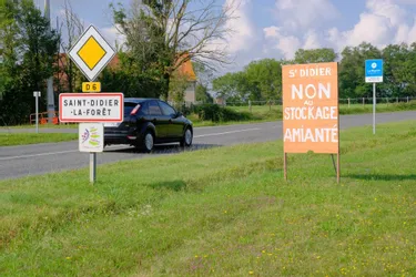 Mobilisation contre un projet d’enfouissement de déchets d'amiante à Saint-Didier-la-Forêt (Allier)