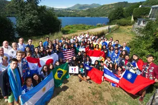 Une soixantaine d’étudiants étrangers et français étaient hier à Chambon-sur-Lac avec le Rotary