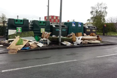 Stop aux déchets sauvages devant les déchetteries