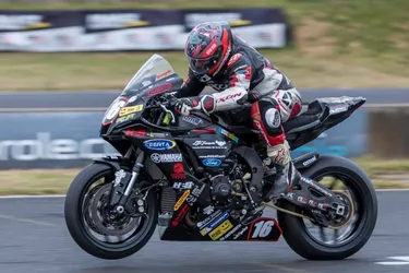 Superbike : l'Issoirien Sergio Nangeroni (Yamaha R1) revient et marque ses premiers points