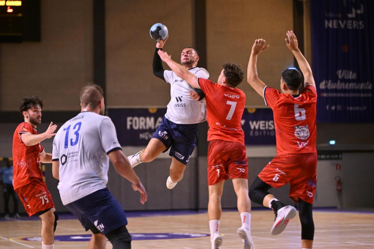 "On a gagné un match et la saison est terminée, c’est ça ?" : la défaite de l'USO Nevers Handball agace l'entraîneur Sassi Boultif