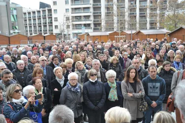 Six cents personnes pour la minute de silence et La Marseillaise