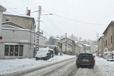 Neige sur l’A89 : les maires de Thiers Dore et Montagne veulent « débriefer » avec les services de l'État