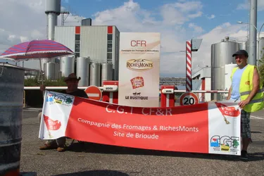 Les employés de la Compagnie des Fromages & RichesMonts à Brioude (Haute-Loire) en grève