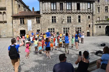 Vidéo : quand les petits du Chambon font sortir les percussions dans les rues de Tulle (Corrèze)