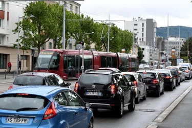 Les travaux du tramway perturbent la circulation place du 1er-mai à Clermont-Ferrand