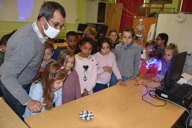 Comment l'école Jules-Ferry de Brive (Corrèze) intéresse les enfants aux sciences