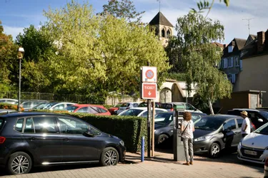 Les commerçants du centre-ville de Montluçon (Allier) lancent une pétition contre la suppression des deux heures gratuites de stationnement