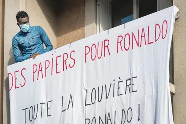 L’Ehpad de la Louvière à Aurillac (Cantal) se mobilise contre l’expulsion de son jeune salarié