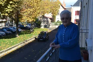 Colette Lauby est une observatrice privilégiée de la place du Foirail… depuis son balcon