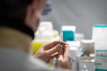Dans le Cantal, 23.000 doses de rappel vaccinal ont été administrées, selon le préfet