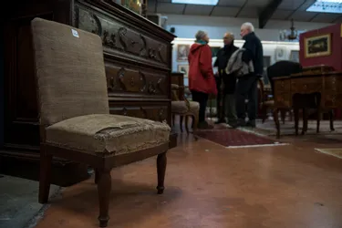 Une chaise du Palais des Tuileries à vendre aux enchères d'Aurillac ce dimanche