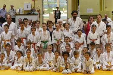 Tatamis et barbecue pour le club de judo