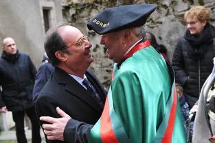 François Hollande a inauguré la mairie de la commune libre du Trech