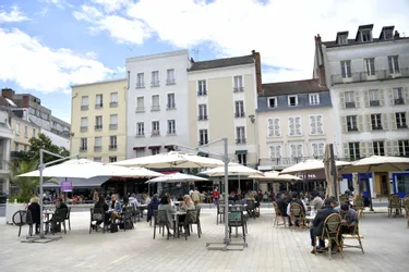 « La matinée en terrasse ! » : à Vichy (Allier), les clients ont tenu à savourer le retour à une vie « normale»