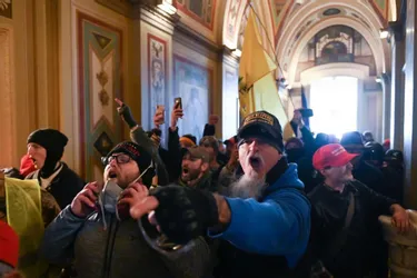 Scènes d’insurrection à Washington : des partisans de Trump font irruption dans le Capitole pour contester la victoire de Biden