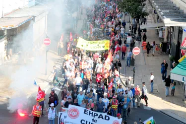 Plus de 500 personnes manifestent à Vichy contre "l’effondrement du socle social"