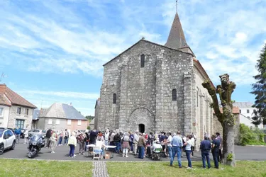 La visite de Biollet (Puy-de-Dôme) ouvre la saison des visites du Smad des Combrailles