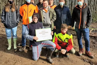 « Graine de PEFC » forme les jeunes du Mayet-de-Montagne à la gestion durable des forêts