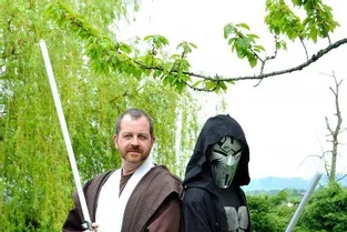 Convention Star Wars : Père et fils fourbissent leurs sabres laser