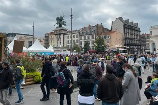 Environ 400 manifestants contre le pass sanitaire dans les rues de Clermont-Ferrand ce samedi 9 octobre
