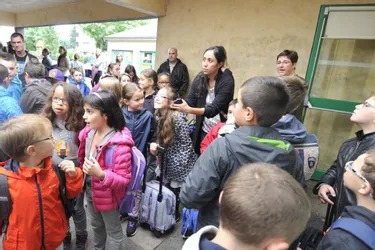 Le maire d’Aurillac a accompagné les élèves de la Jordanne pour leur retour en classe