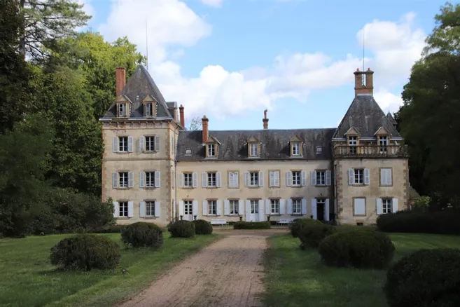  château d'Auzon à Lucenay-lès-Aix