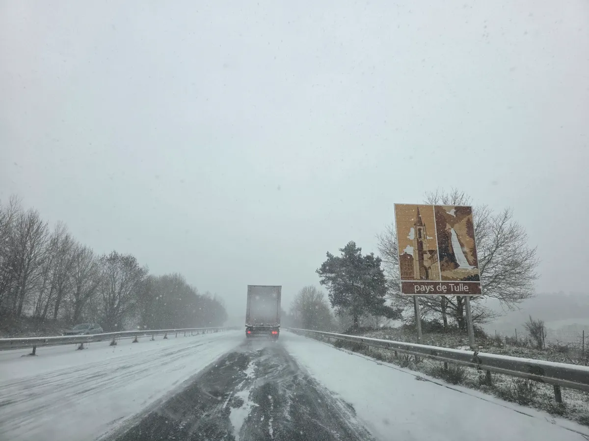 la-corr-ze-sous-la-neige-les-photos-de-la-journ-e-du-mercredi-7