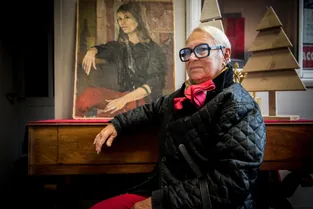 À Montluçon (Allier), une dame de 83 ans retrouve un portrait d'elle peint il y a près de soixante ans