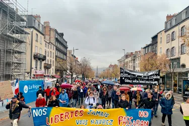 Anti pass : près de 300 personnes ont manifesté à Clermont-Ferrand