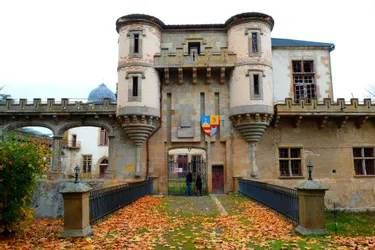 Le château bientôt reconverti en école primaire à Saint-Cirgues-sur-Couze (Puy-de-Dôme)