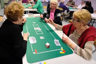 Le comité de quartier de Clermont Sud propose des jeux de cartes et organise des vide-greniers