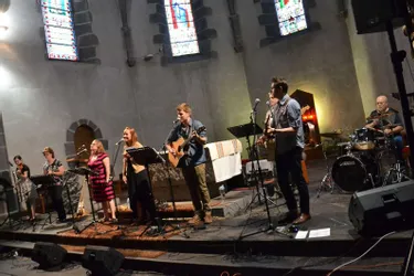 The Living Hope band dans l’église de Sainte-Christine