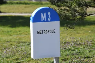 Pourquoi des panneaux M bleus ont-ils pris la place des panneaux D jaunes sur les routes dans la métropole de Clermont-Ferrand ?