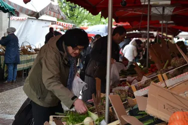 Sur les marchés ou dans les magasins, les fruits et légumes de printemps se font désirer
