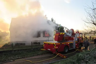 Un pavillon brûlé à Saint-Gérand-le-Puy
