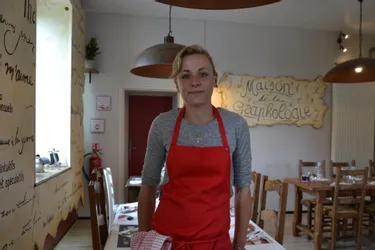A 25 ans, Juliette Laino vient d’ouvrir son restaurant dans le bourg de Laroche-près-Feyt