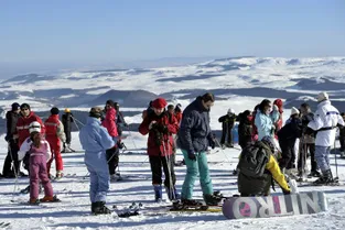 Bien moins cher de skier en Auvergne que dans les Alpes