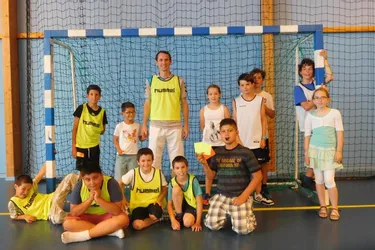 Le Handball Club Ambertois à l’école Henri-Pourrat d’Ambert