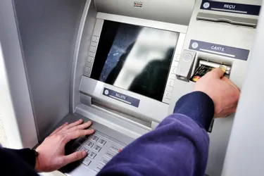 Un Marseillais soupçonné d'avoir dérobé leur carte bancaire à des personnes vulnérables à Montluçon