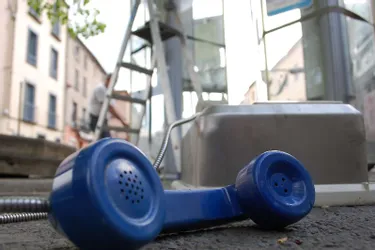 La plupart des cabines téléphoniques du centre-ville de Brioude viennent d’être démantelées