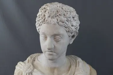Un buste antique vendu 79.000 € aux enchères