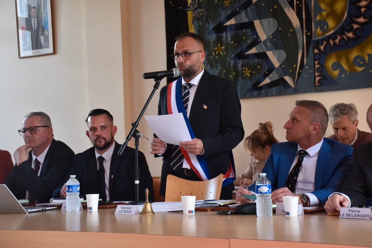 yannick-le-roux-lu-maire-de-vierzon-le-berry-r-publicain