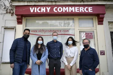 Les commerçants de Vichy (Allier) font appel à la jeunesse pour renforcer leur présence numérique